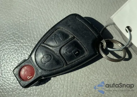 2005 Mercedes-Benz Clk 320 z USA, uszkodzony, nr VIN WDBTK65GX5T052787